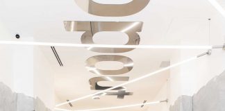Los altavoces de montaje en superficie blancos de la serie CM de Pioneer PRO AUDIO en dropout , una de las más importantes zapaterias de diseño…