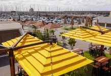 Instalación de los sistemas de sonido inalámbrico de Audio Pro Business en tres chiringuitos del Puerto Deportivo de Rota