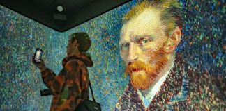 Proyección con tecnología audiovisual de Panasonic en el primer centro de arte inmersivo de Londres