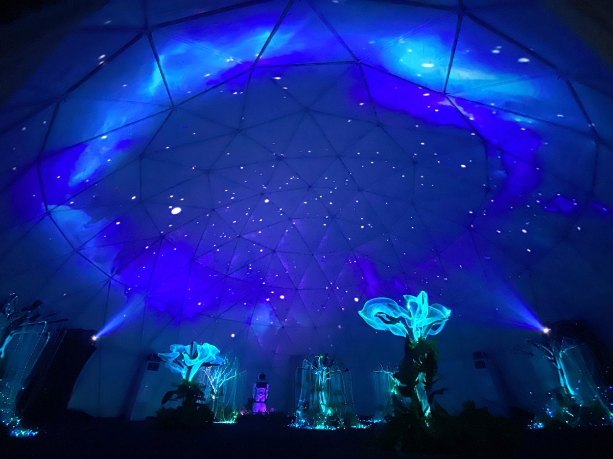 Los proyectores láser de la Serie HS de Christie en el espectáculo del planeta Nebula 