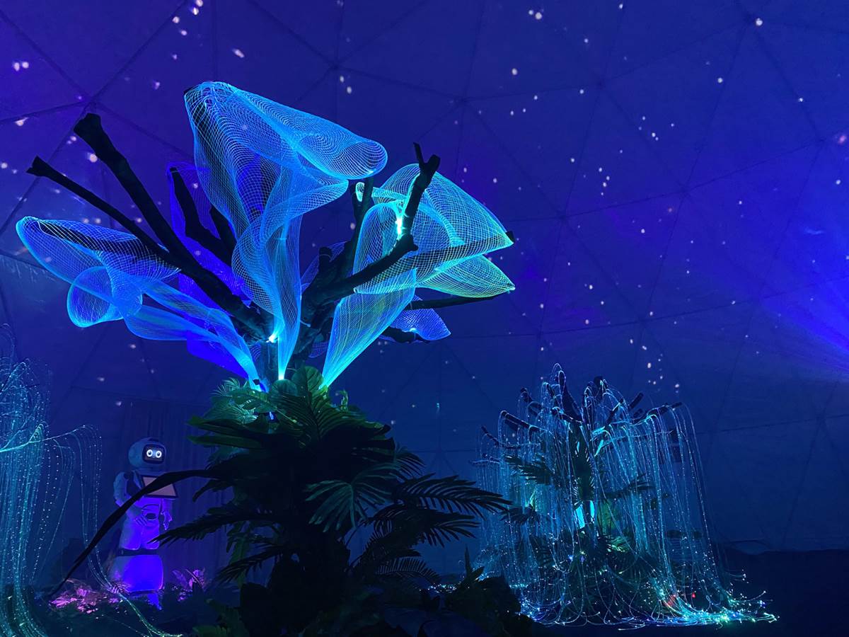 Los proyectores láser de la Serie HS de Christie en el espectáculo del planeta Nebula