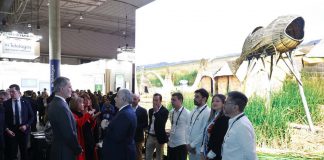 El fabricante de pantallas LED de gran formato Alfalite visitado por Rey Felipe VI en ISE 2023