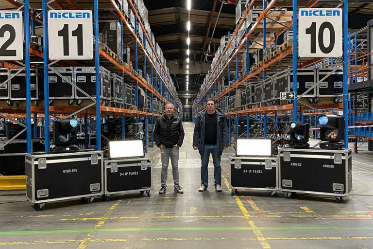 ¿Cómo es el panel softlight led Cameo S4 IP?