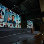 Equipamiento audiovisual de Christie para la sala de reuniones de compañía líder en tecnología médica
