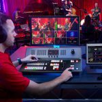 ATEM Television Studio 4K8: Transforma tus producciones en directo con calidad 4K y control profesional al alcance de tus manos Mezclador profesional atem television studio 4k8 en uso