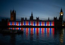 Los Cameo ZENIT W600 LED Wash Lights en el diseño de la iluminacion del Palacio de Westminster