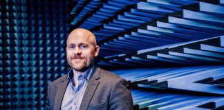 la solución BodyWave™ de AntennaWare mejora el rendimiento inalámbrico para dispositivos portátiles inalámbricos en el cuerpo