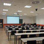 la Universidad Rey Juan Carlos realiza una integración con los equipos Xilica y Sennheiser para sus clases presenciales y a distancia