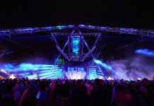 El diseño de la iluminación para el escenario principal de NATURE ONE con las luminarias de Cameo