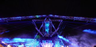 El diseño de la iluminación para el escenario principal de NATURE ONE con las luminarias de Cameo