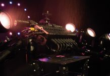 Te descubrimos el nuevo Showtec Stage Blinder FLEX Blaze una innovadora incorporación al mundo de la iluminación profesional