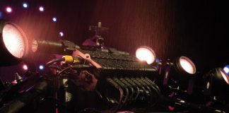 Te descubrimos el nuevo Showtec Stage Blinder FLEX Blaze una innovadora incorporación al mundo de la iluminación profesional