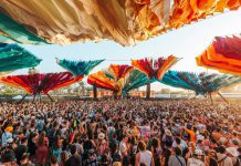 Meyer Sound PANTHER cautiva al público en el escenario Do LaB de Coachella 2024 sistema de altavoces line array PANTHER para los festivales