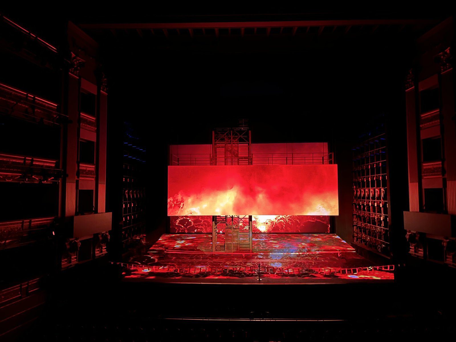 Tecnologia de proyeccion RBG en Teatro real
