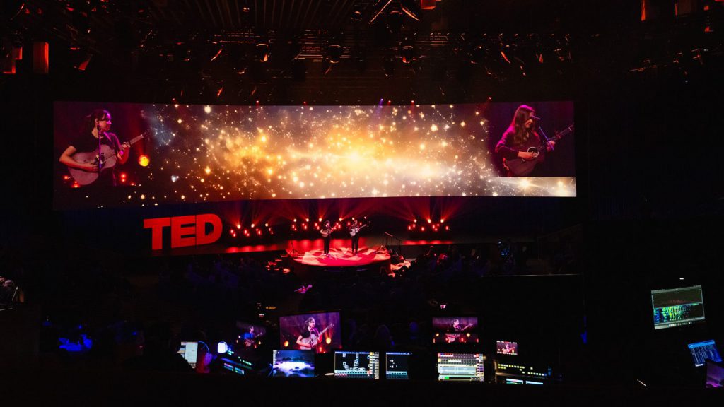 La tecnología de Meyer Sound logra el mejor Audio Inmersivo para las conferencias que se realizan en TED2024