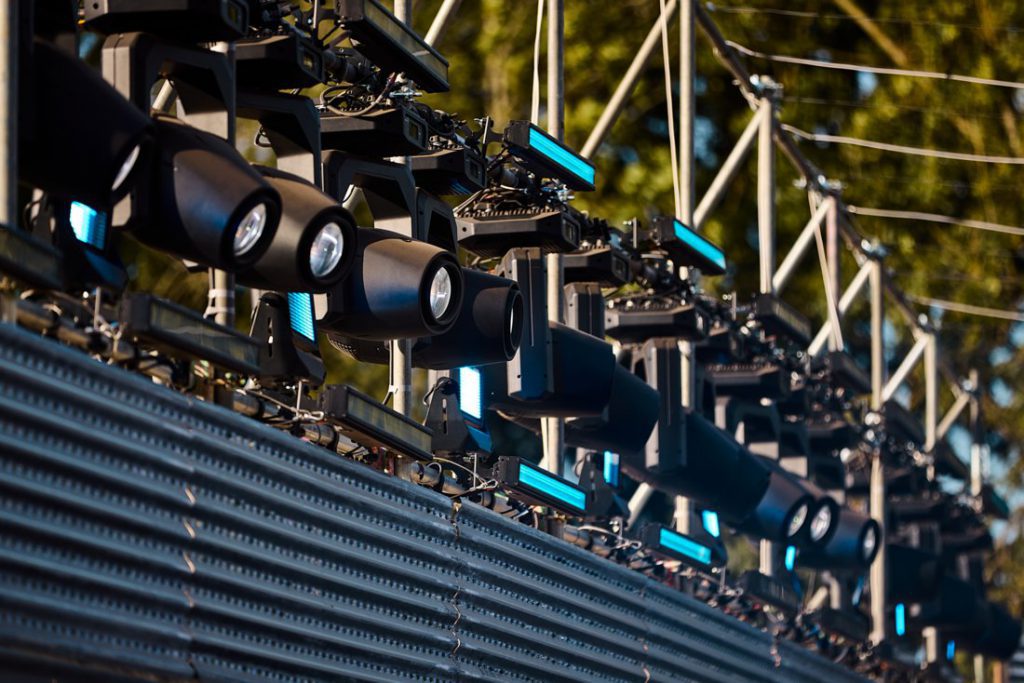 equipos de iluminación profesional de Cameo la mejor iluminación en el escenario del festival musical