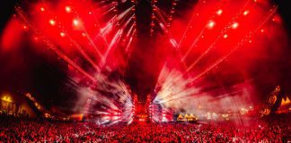 Los mejores focos de iluminación para festivales en el exterior
