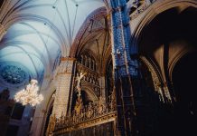 Descubre un nuevo caso de éxito de Cameo y LD Systems, su tecnología y equipos logran una experiencia inmersiva única en la Catedral de Toledo tecnología y equipos de Cameo y LD Systems los mejores para espacios religiosos