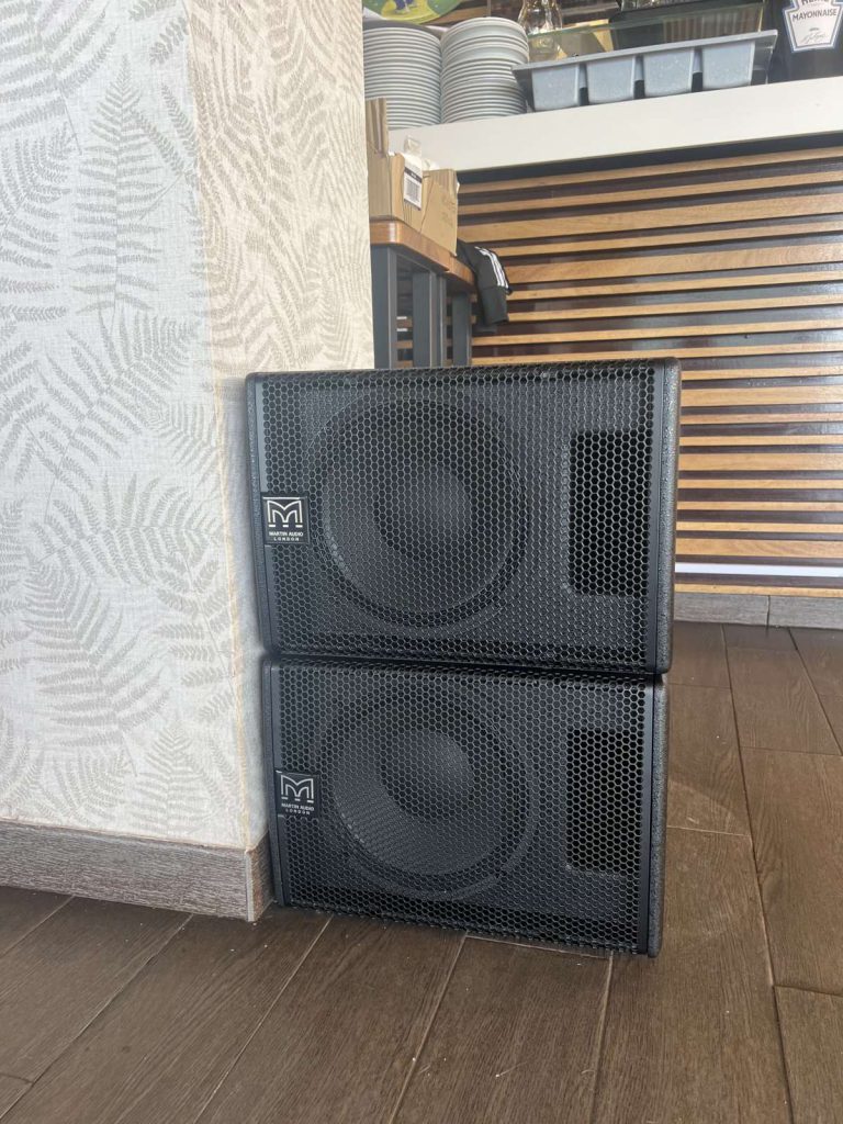 equipos de sonido de Martin Audio los mejores para instalaciones en restaurantes y clubs