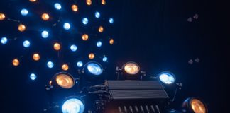Showtec Titan Strobe FLEX FX la mejor solución para presentaciones en vivo, o eventos al aire libre y producciones teatrales