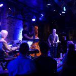 Los sistemas de sonido Meyer Sound en The Bitter End; una revolución en la experiencia musical del club Meyer Sound en The Bitter End los mejores sistemas de sonido para clubs y salas