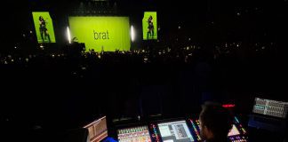 Consola DiGiCo Quantum 338 durante un concierto de Charli XCX en la gira mundial "Brat"