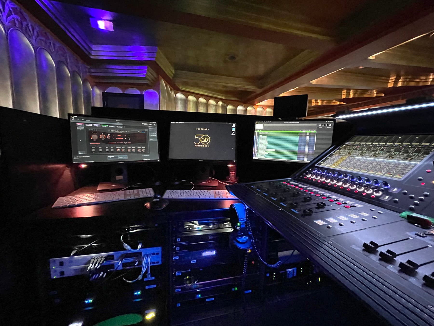 Estación de control del Savoy Theatre con el transform.engine de Fourier Audio y la consola DiGiCo Quantum338T, núcleo del diseño sonoro de 'Chicas Malas' en el West End.