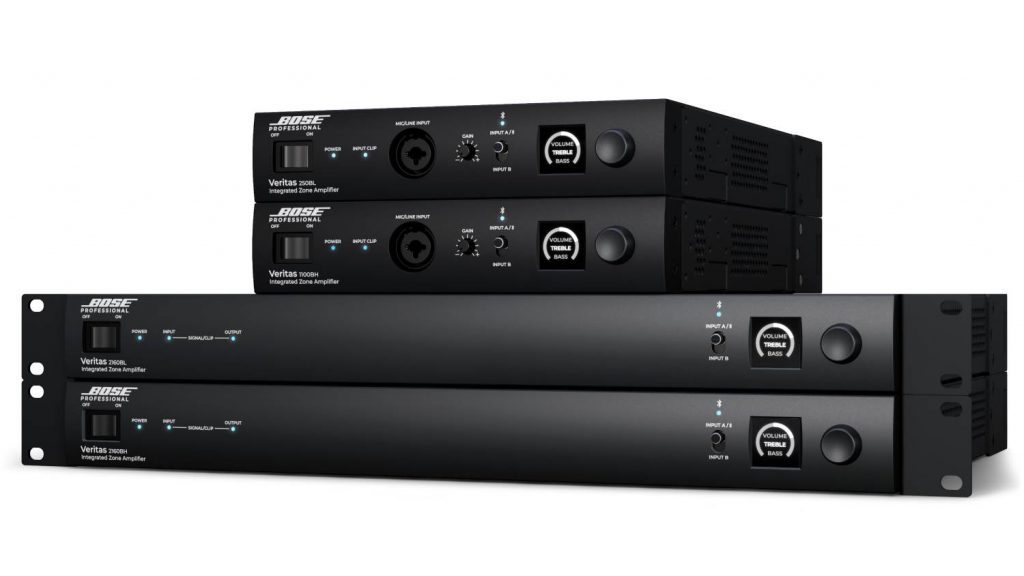 Amplificadores mezcladores inteligentes Veritas de Bose Professional, modelos 1100BH, 250BL, 2160BH y 2160BL apilados, con controles frontales y diseño compacto para instalaciones profesionales de audio.
