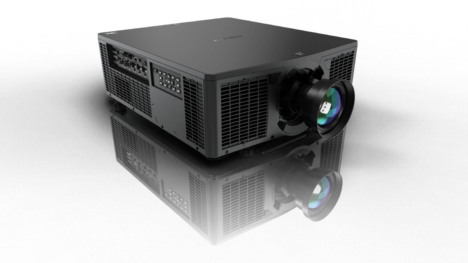 Proyector Christie 4K2100-JS de la Jazz Series presentado en InfoComm 2025, compacto y potente con resolución 4K UHD y 21.350 lúmenes.