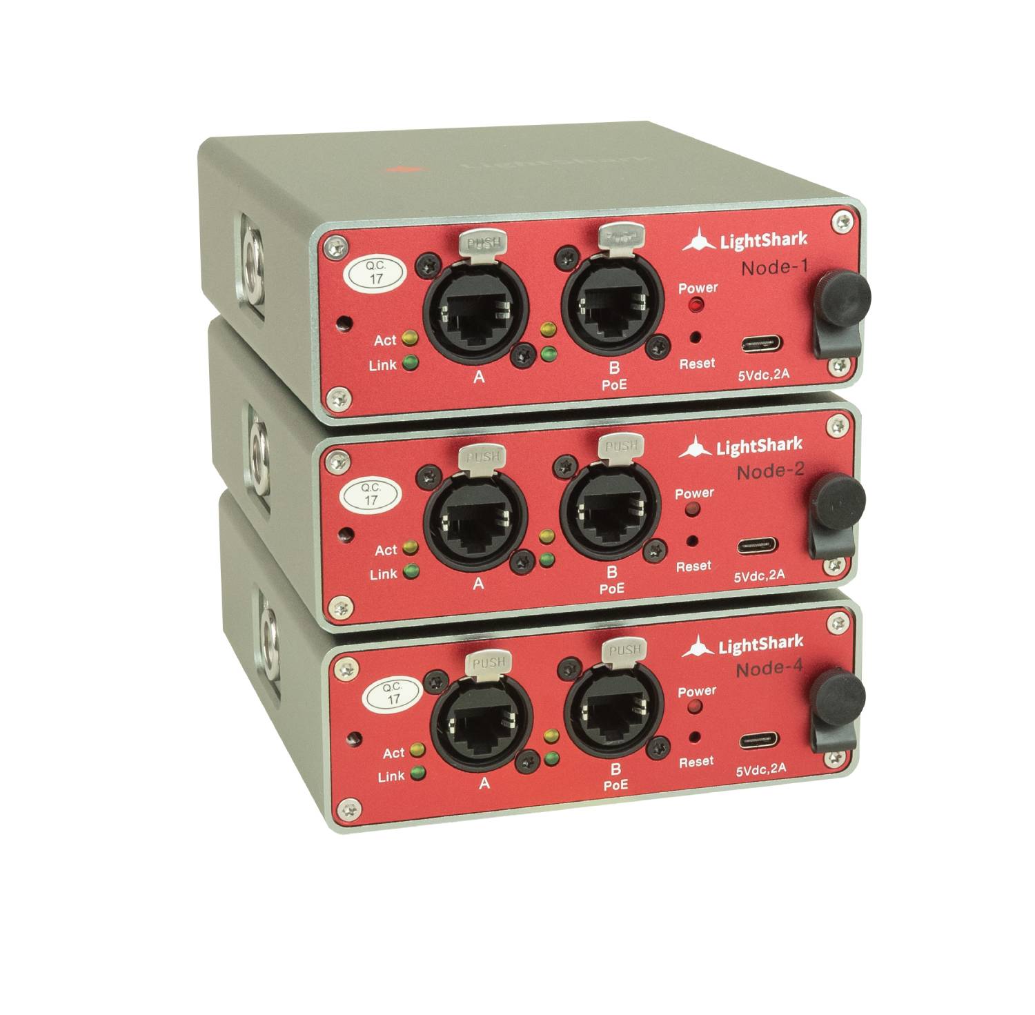 Vista frontal de los nodos LightShark NODE 1, NODE 2 y NODE 4 con puertos Ethernet PoE dobles, indicadores LED y entrada USB-C, presentados por LightShark en InfoComm 2025