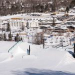Vista panorámica de la estación de esquí Stoneham durante la Copa Mundial de Esquí Freeski Slopestyle