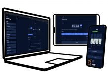 WebApp 1.5 de Optimal Audio: la aplicación de control multiplataforma más rápida e inteligente Interfaz de WebApp 1.5 de Optimal Audio ejecutándose en portátil, tablet y móvil, demostrando su compatibilidad multiplataforma.