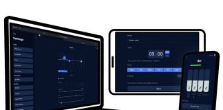 Interfaz de WebApp 1.5 de Optimal Audio ejecutándose en portátil, tablet y móvil, demostrando su compatibilidad multiplataforma.