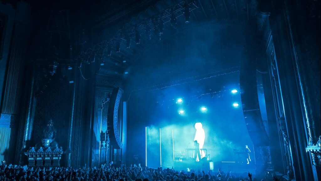 Concierto en el Fox Theater con el sistema de sonido Meyer Sound PANTHER en pleno rendimiento