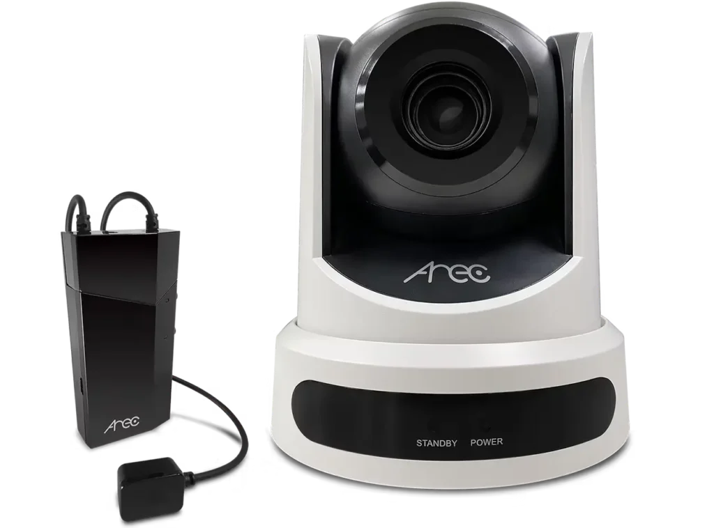 Cámara AREC CI-T10 IR Auto-Tracking con posicionador AM-600, diseñada para seguimiento automático por infrarrojos en eventos médicos y educativos en hospitales.