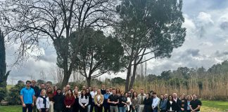 Equipo de Integrated Systems Europe durante la campaña “Conexión restaurada”, reconocida con el premio Sammy 2025 por su impacto en el sector audiovisual.