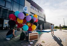 Adam hall celebra su 50 aniversario