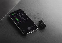 Direct Connect: la nueva forma de grabar audio profesional con el Wireless Micro de RØDE iPhone con la app RØDE Capture mostrando la función Direct Connect, junto al transmisor Wireless Micro de RØDE con conexión Bluetooth.