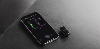 iPhone con la app RØDE Capture mostrando la función Direct Connect, junto al transmisor Wireless Micro de RØDE con conexión Bluetooth.