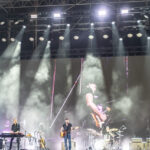 Descubre cómo Algo Suena y Cameo Lighting lograron el mejor diseño de iluminación para la gira de Bryan Adams en Málaga con tecnología OPUS
