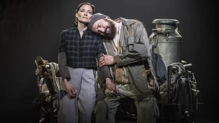  Lara Pulver (Golde) Adam Dannheisser (Tevye).