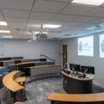 Caso de éxito: Sennheiser moderniza más de 50 aulas en la Universidad Metropolitana de Cardiff con sus micrófonos TCC y tecnología de audio avanzada