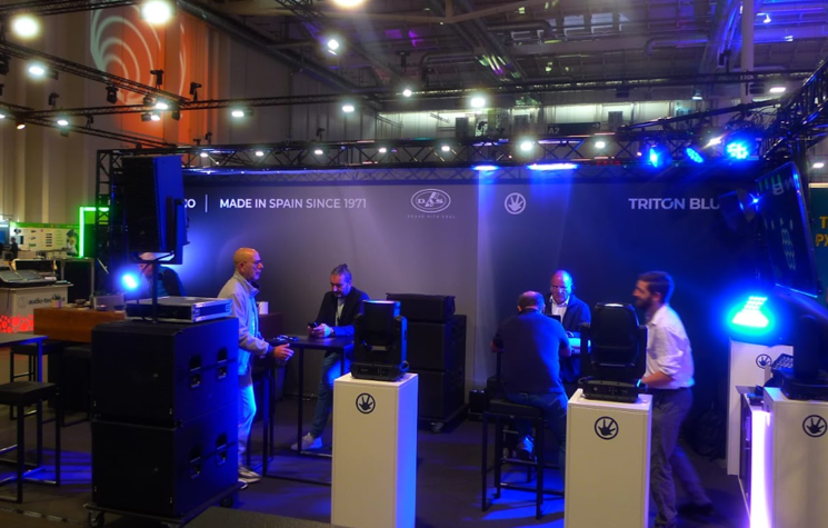 triton-blue en-leatcon últimas tendencias en equipamiento técnico escénico