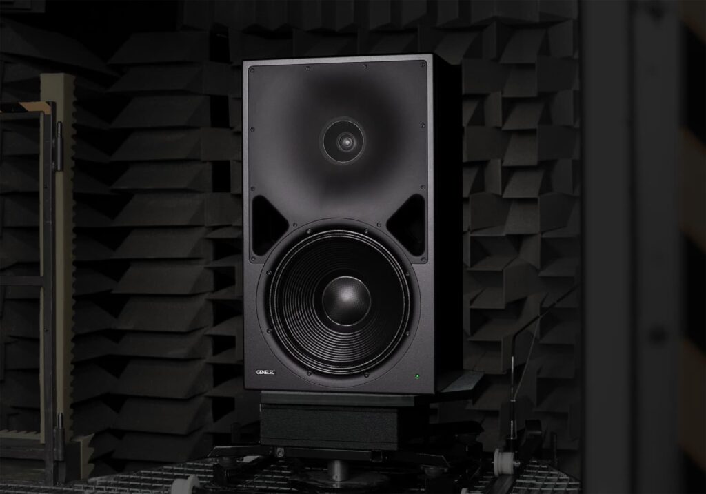 Monitor 8380A de Genelec, modelo SAM de tres vías con woofer de 15 pulgadas y diseño de alta precisión para estudios profesionales y salas premium de audio.