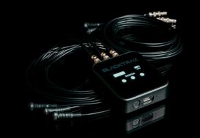 Dispositivo Beacon de BlackTrax 2.7.0, diseñado para mejorar la precisión del seguimiento en tiempo real en espectáculos en vivo y producciones técnicas.