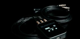 Dispositivo Beacon de BlackTrax 2.7.0, diseñado para mejorar la precisión del seguimiento en tiempo real en espectáculos en vivo y producciones técnicas.