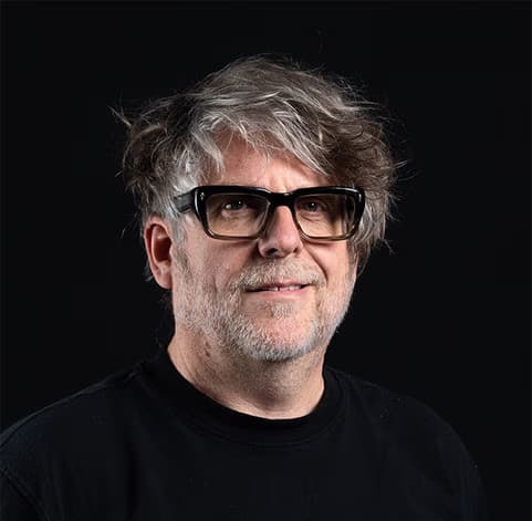 tefan Holtz ingeniero de sonido de Bryan Adams y usuario de micrófonos Neumann.