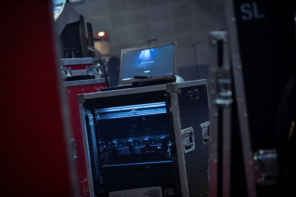 La estación base Spectera y la unidad de carga L 6000 en el rack