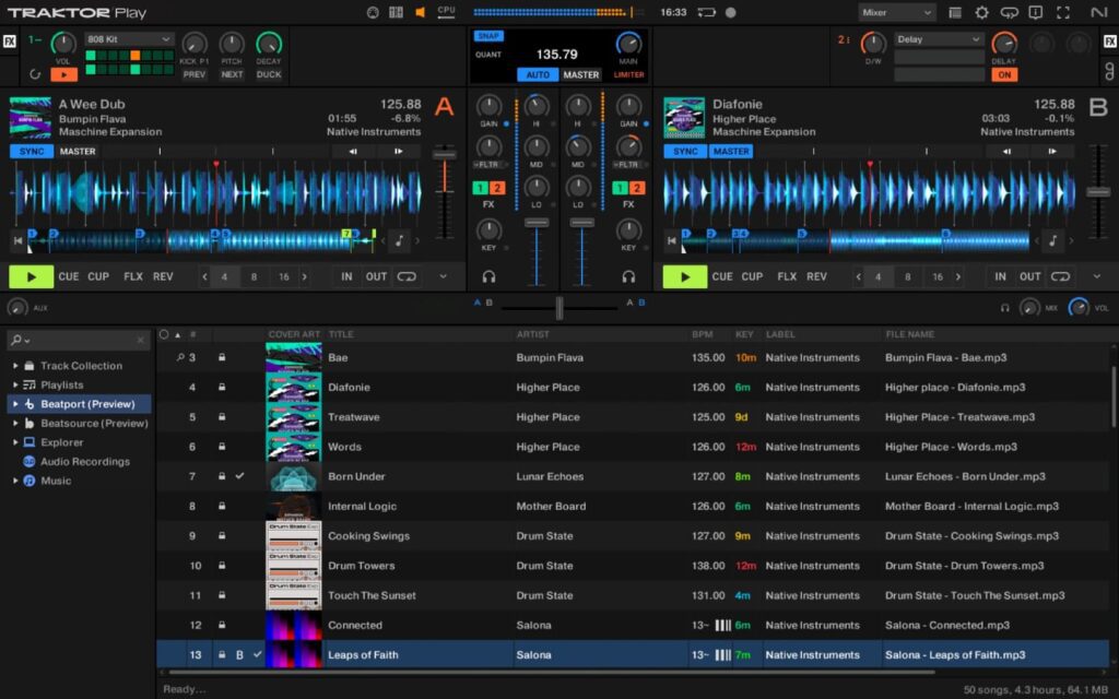 Interfaz del nuevo software de DJ Traktor Play de Native Instruments, mostrando las pistas en reproducción y la compatibilidad con Beatport Streaming.