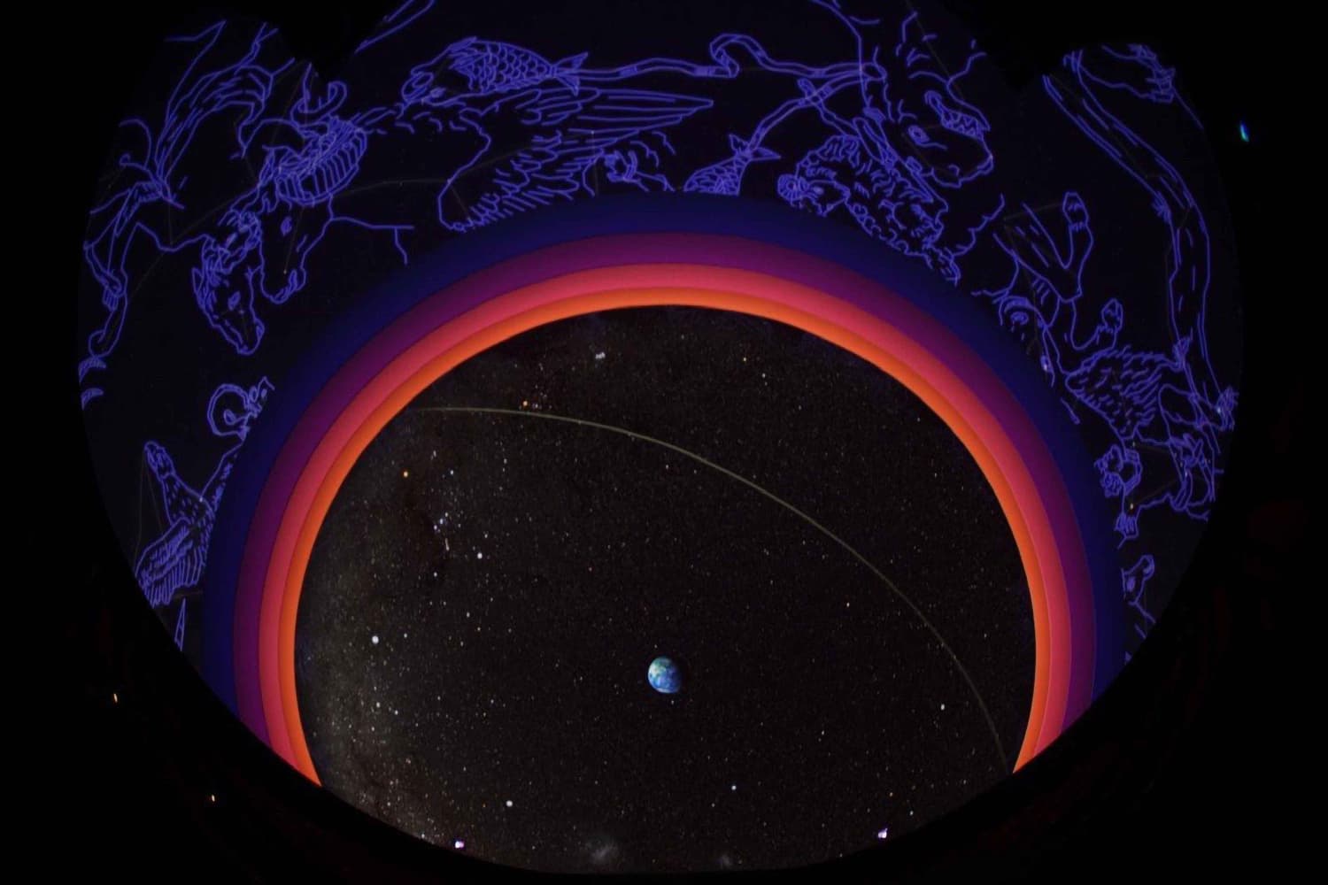 Proyección inmersiva del cielo estrellado en el domo del NMNS de Taichung utilizando proyectores Christie Griffyn 4K35-RGB.